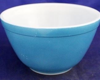 1083 - Pyrex blue bowl 3 1/2 x 5 1/2
