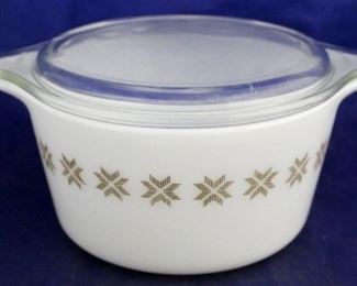 1096 - Pyrex Town & Country covered dish Brown on White Variation 3 3/4 x 8
