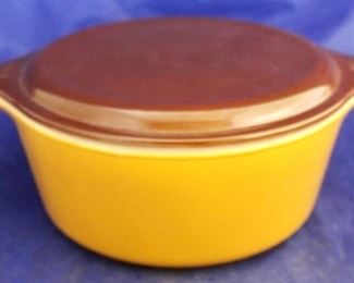 1095 - Pyrex covered dish 3 1/2 x 8