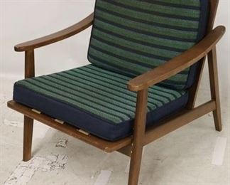 2542 - Vintage mid-century swoop arm chair by Bassett 27 x 25 x 28