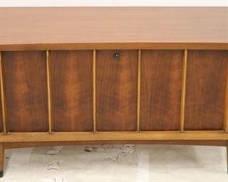 2545 - Vintage mid-century cedar chest by Lane 22 x 47 1/2 x 18