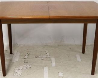 2724 - MId-century teak dining table by Meredew 29 x 52 x 33, without leaf
