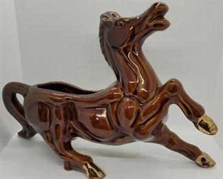 1611 - Masculine Brown / Gold Stallion planter 10 x 14