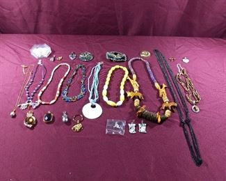 Miscellaneous Costume Jewelry Lot 1