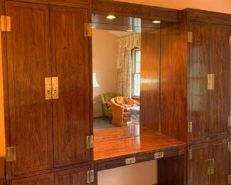 Henredon Cabinets With Vanity Mirror Lights