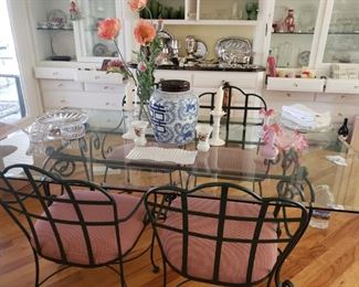 Dining table w 4 chairs