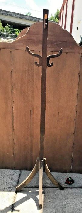https://www.ebay.com/itm/115470119485	JF7023 Standing Wooden Coat Rack LOCAL PICKUP		BIN	25.99
