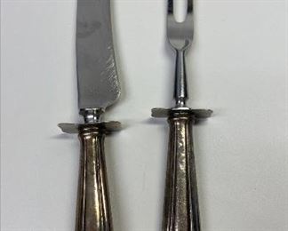 https://www.ebay.com/itm/115470119449	PO1031 SERVING KNIFE AND FORK WITH STERLING SILVER HANDLES ENGRAVED "P" 		BIN	49.99
