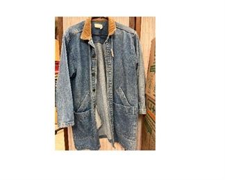 https://www.agesagoestatesales.com/product/la9009-calvin-klein-jean-jacket-small/188?cp=true&sa=false&sbp=false&q=true	LA9009 Calvin Klein Jean Jacket Small		BIN	19.99
