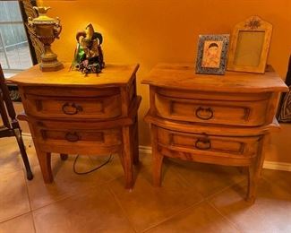 Matching pine nightstands Hecho en Mexico