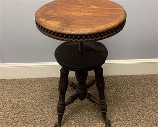 Lot 004
Antique Piano Stool