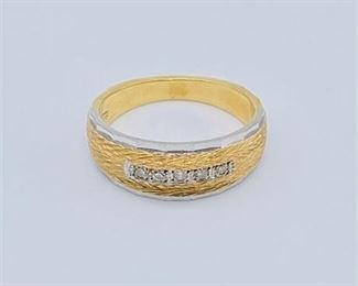 Lot 019
14k Gold Men's Diamond Cut Ring with 5 Diamonds - Size 8.5