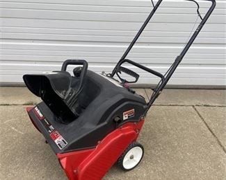 Lot 040
Yard Machines 21" Snow Blower with 5.5 HP engine