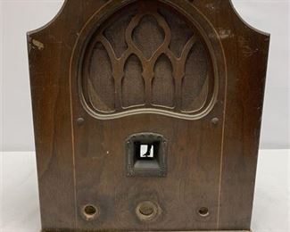 Lot 047
Vintage Majestic Havenwood Model 151 Radio (Case Only) for Display