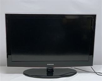 Lot 115
32" Samsung LCD TV with Remote and HDMI Cord