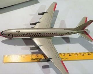 Lot 083
American Airlines Vintage Tin Airplane