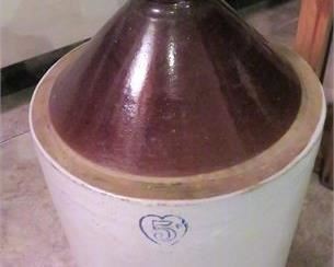Lot 099
5-Gallon Stoneware Jug