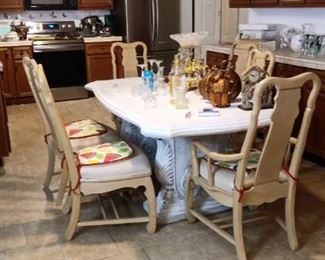 Table w/ 6 Chairs