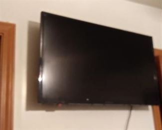 Smart TV w/ Remote