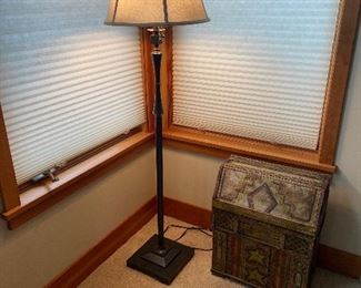 overview of box and lamp sold in their own individual photo