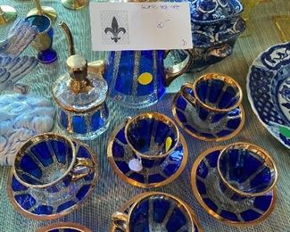 better view of set sold in previous photo