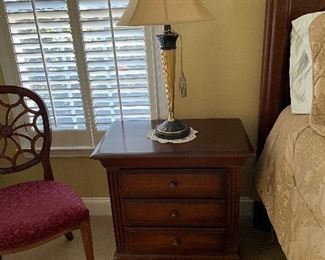 SUMTER CABINET COMPANY NIGHT STAND & 1/2 TORCH LAMPS