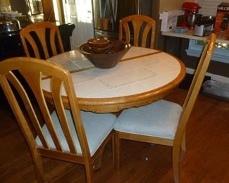Kitchen Table..actually has 5 chairs & 1 leaf