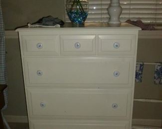Chest of drawers