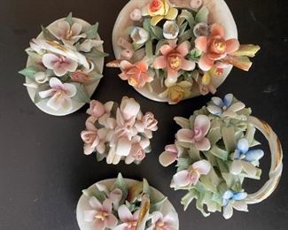 Capodimonte, small floral figurines (Some in need of repair)