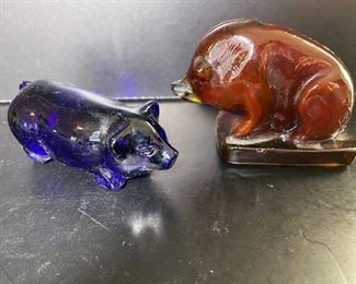 Boyd's Crystal Glass Art Suee the Pig (Autumn Beige - '88) and blue pig is unsigned
