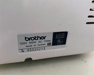 Brother Overlock 920D Serger Sewing Machine (Detail view)