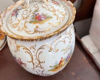 Porcelain bowl w/cover