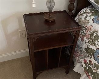 Guest Room - 2 Vintage nightstands - 1