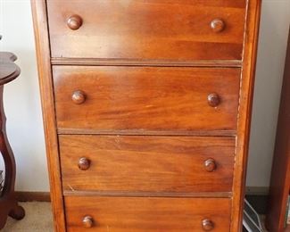 5 DRAWER DRESSER WITH WOOD KNOBS