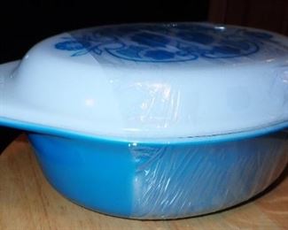 TURQUOISE PYREX OVAL CASSEROLE 
