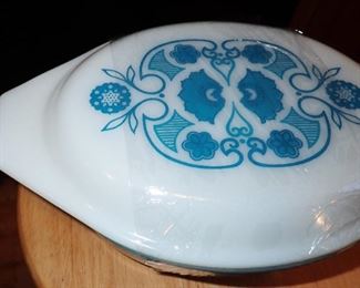 TURQUOISE PYREX OVAL CASSEROLE 