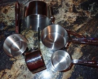 ALL CLAD MEASURING CUPS