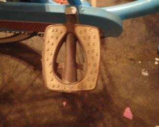 TURQUOISE VINTAGE BIKE HUFFY