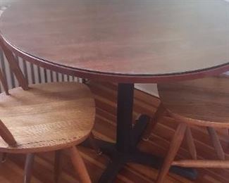 45" Round Pedestal Table w/Chairs