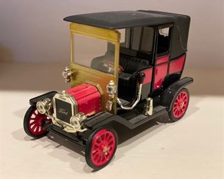 Small 1925 Model T Ford truck. Photo 2 of 2. 