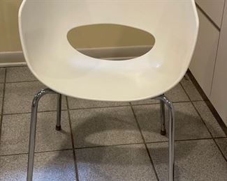 Set of 4 mid-century Italian-made Sintesi Orbit chairs. Photo 1 of 3. 