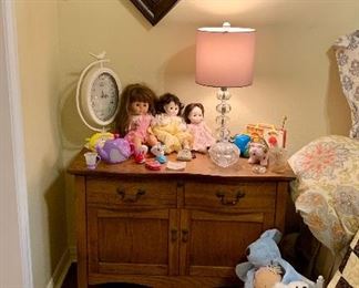 This Lane Furniture chest would be perfect in any room…very nice