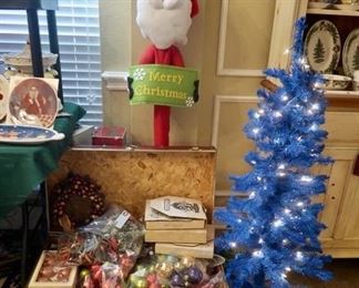 Blue Christmas tree is too cool