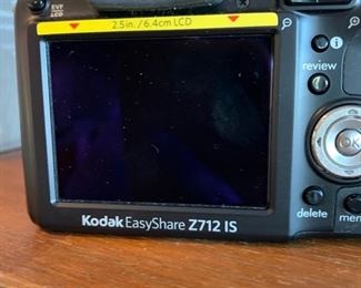 Kodak Easyshare Z712 IS 7.1 MP Digital Camera with 12xOptical Image Stabilized Zoom