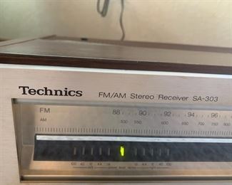 Technics FM/AM Stereo Receiver SA-303
