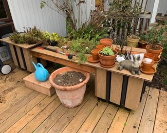 Outdoor Pots and Planters 