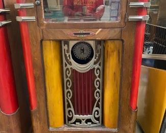 VINTAGE WURLITZER MODEL 600 JUKEBOX