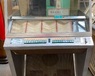 VINTAGE SEEBURG MODEL L-100 JUKEBOX