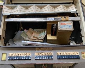 VINTAGE SEEBURG MODEL DS-160 JUKEBOX