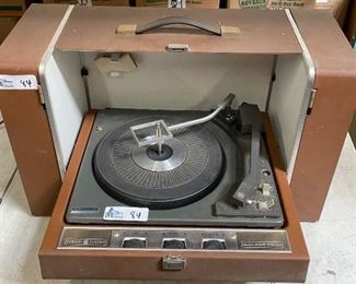 GE T362 RECORD PLAYER WITH SPEAKERS